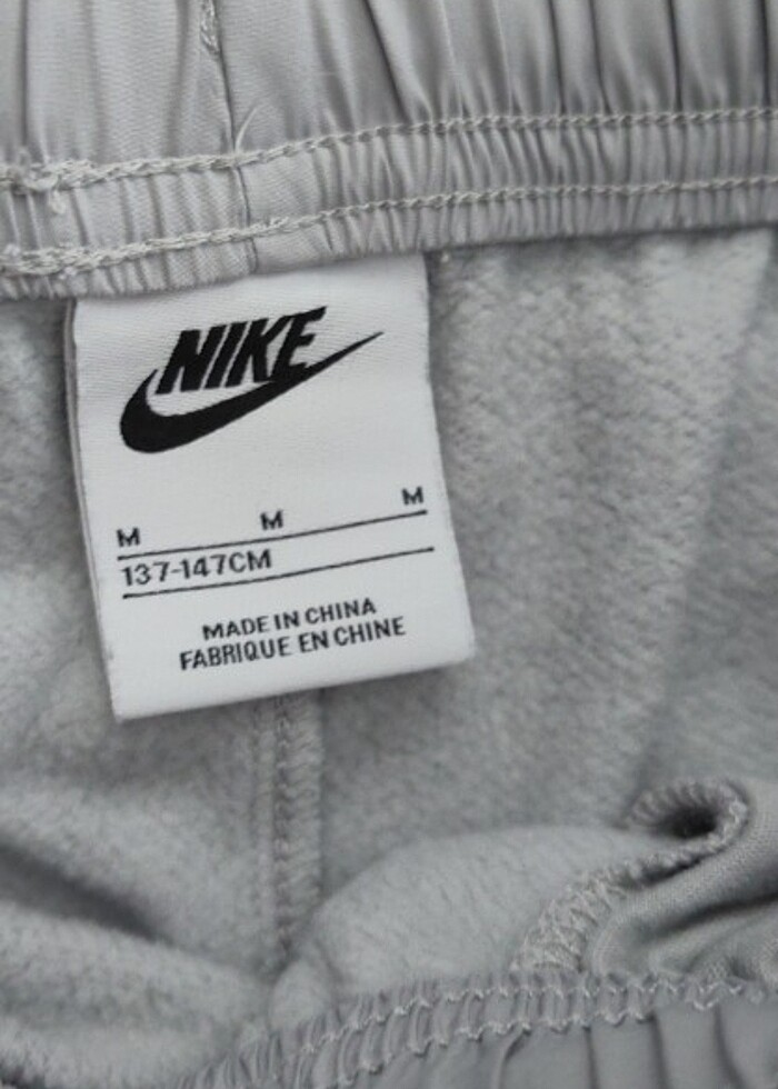 137.147 cm  nıke orijinal eşofman takımıgri renk - Görsel 2