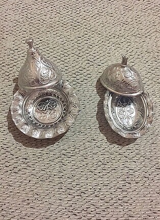 Gümüş sunum kabı