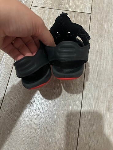 27 Beden siyah Renk Nike sandalet