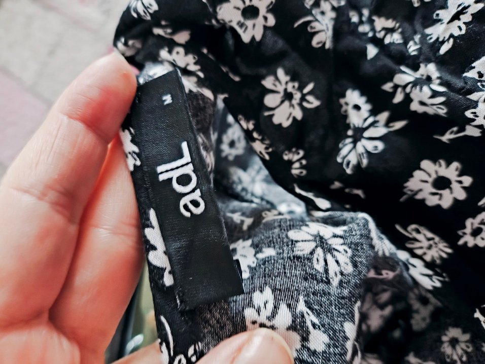 fırfırlı siyah beyaz crop tarz bluz  - Görsel 3