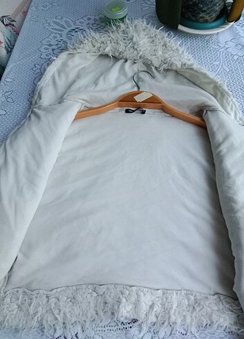 Bershka Peluş kürklü beyaz mont