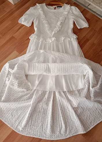 40 Beden fisto kumaş fırfırlı beyaz uzun elbise 