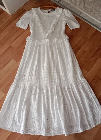 fisto kumaş fırfırlı beyaz uzun elbise 