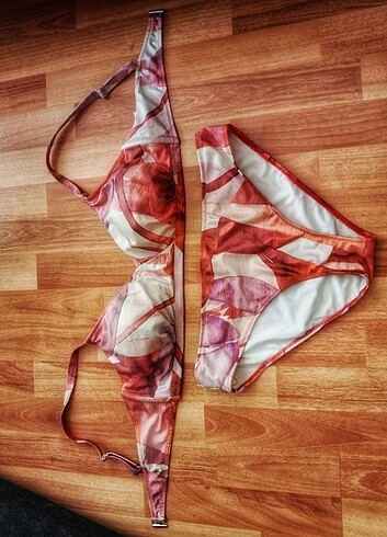 46 Beden KOM MARKASININ 46 beden bikini takımı 