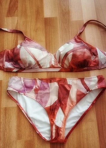 Kom KOM MARKASININ 46 beden bikini takımı 
