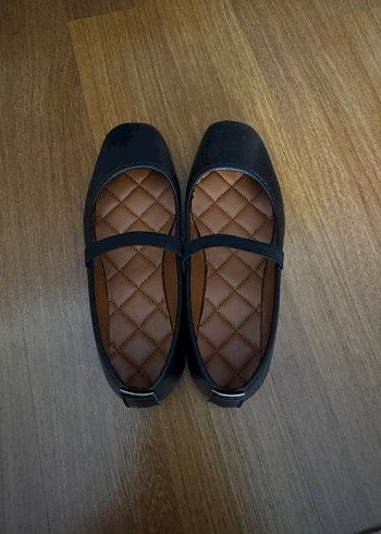 38 Beden Klasik Siyah Tokalı Kadın Babet