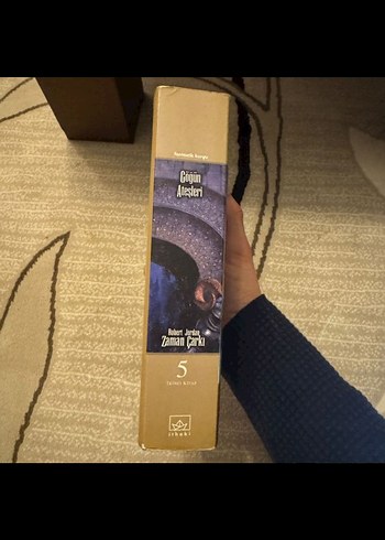 Göğün Ateşleri - Zaman Çarkı Roman Seti - Görsel 6