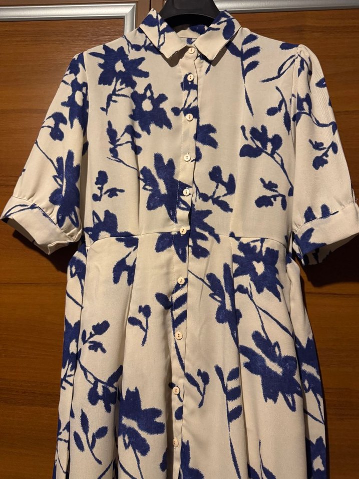 Mavi Çiçek Desenli Pilili Uzun Elbise - Görsel 3