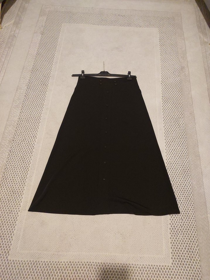 Siyah Uzun Dökümlü Gotik Etek - Görsel 4