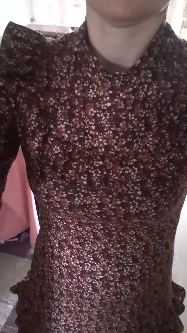 kahverengi çiçekli mevsimlik elbise - Görsel 4