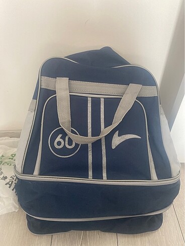 Kıyafet dolu çanta
