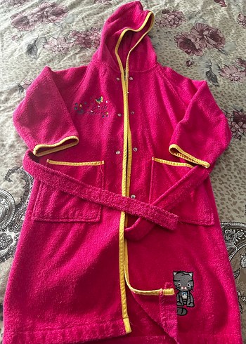 Kız Çocuk Kapüşonlu Nakışlı Pembe Bornoz
