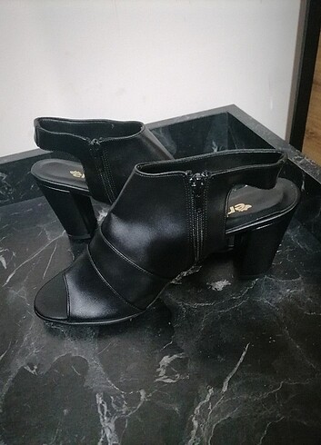 40 Beden siyah Renk Çok şık topuklu ayakkabı