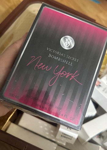Victoria's Secret Bombshell New York Kadın Parfümü 100 ml - Görsel 3