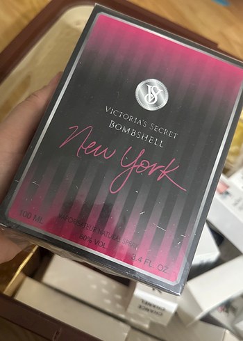 Victoria's Secret Bombshell New York Kadın Parfümü 100 ml - Görsel 4
