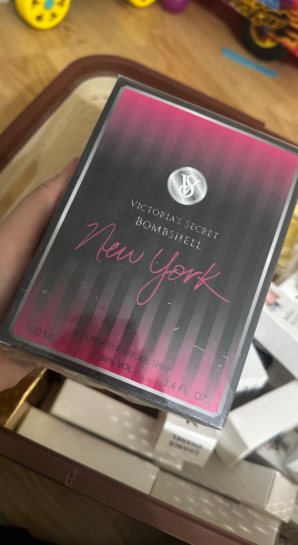 Victoria's Secret Bombshell New York Kadın Parfümü 100 ml - Görsel 2