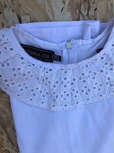 Dantel yaka ve kol manşetleri dantelli beyaz gömlek - Görsel 3