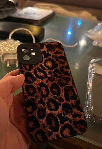 Leoparlı telefon kılıfı