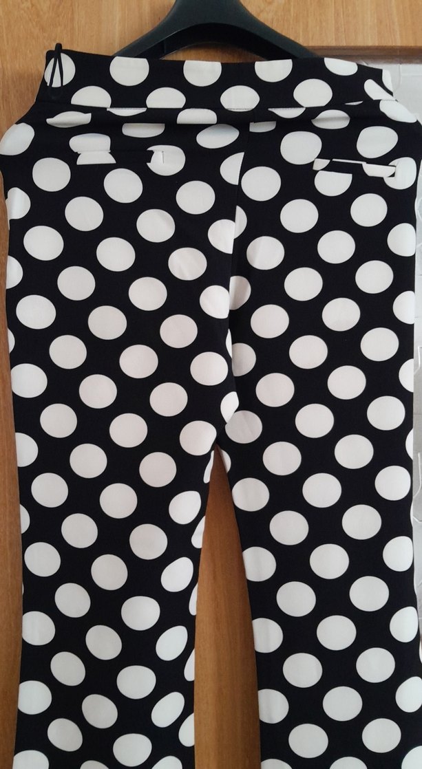 Düğmeli Siyah Beyaz Puantiyeli Kadın Pantolon - Görsel 2