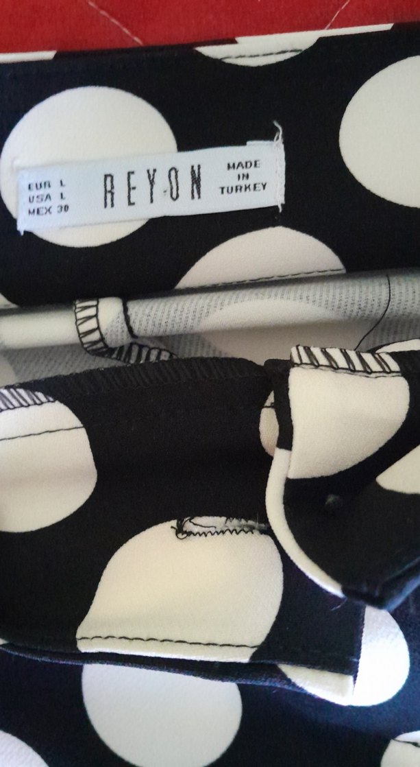 Düğmeli Siyah Beyaz Puantiyeli Kadın Pantolon - Görsel 3