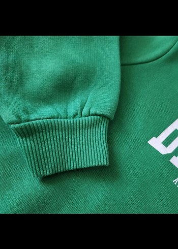 5 Yaş Beden yeşil Renk mavi jeans erkek çocuk sweatshirt 5-6 yaş temiz kullanılmıştır.