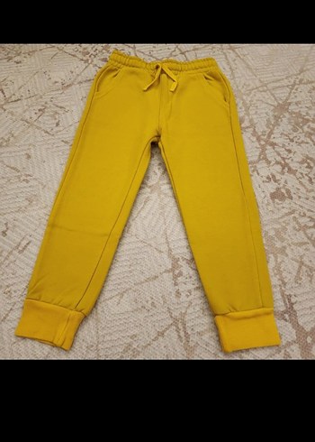 6 Yaş Beden Acar marka Lc Waikiki den alınmıştır 6-7 yaş 1 kere giyilmiştir
