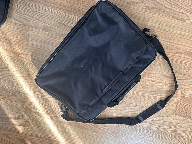 Beden TOSHIBA MARKA laptop Çantası