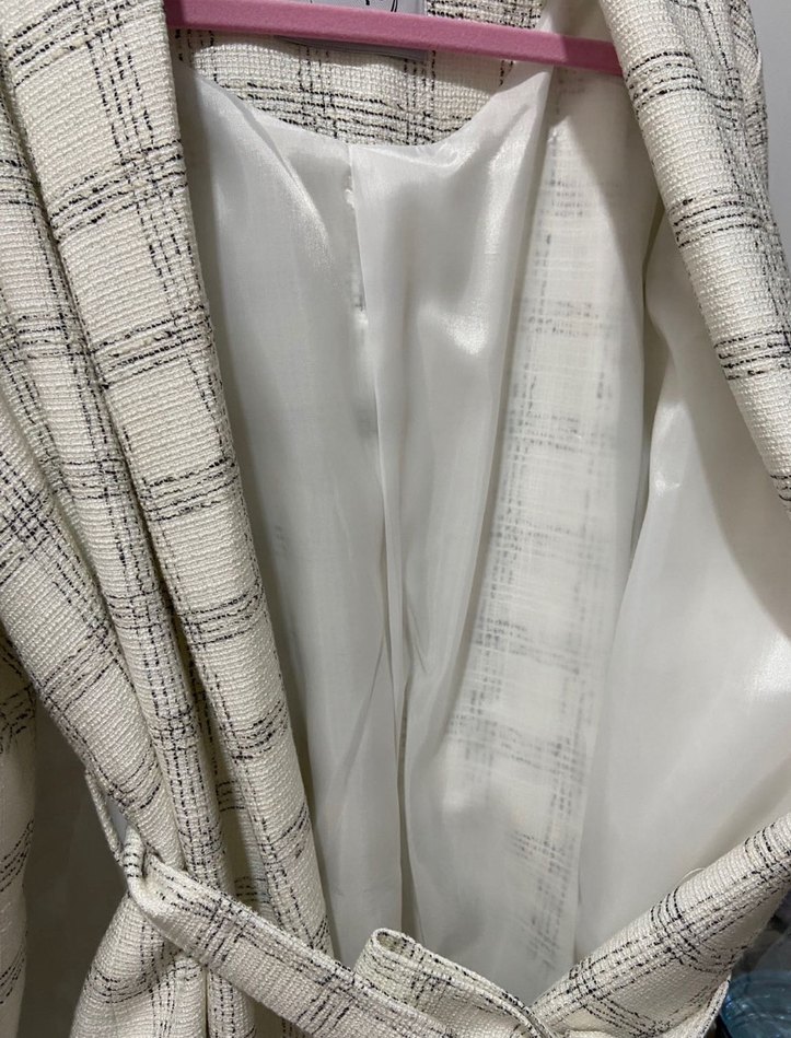 Desenli Beyaz Kuşaklı Blazer - Görsel 4