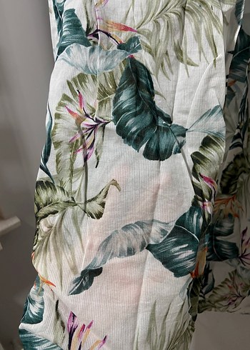 Uzun, bol kesim, yaprak desenli kadın elbise - Görsel 3