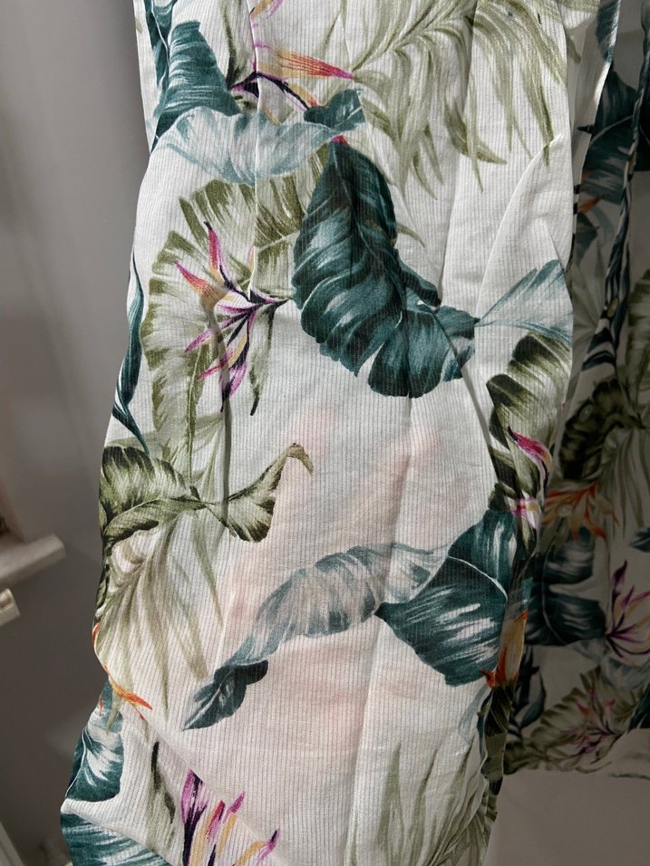 Uzun, bol kesim, yaprak desenli kadın elbise - Görsel 3