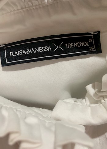 Raisa & Vanessa Büzgülü kollu dik yaka beyaz gömlek
