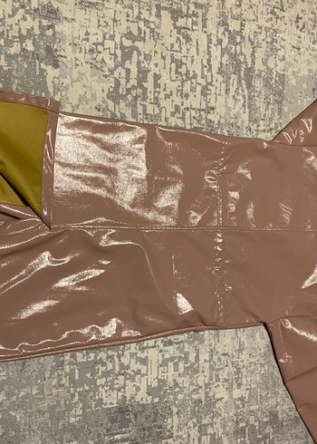 Parlak Bej Kapüşonlu Yağmurluk - Görsel 3