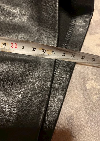 Kadın Siyah Deri Mini Şort - Görsel 4