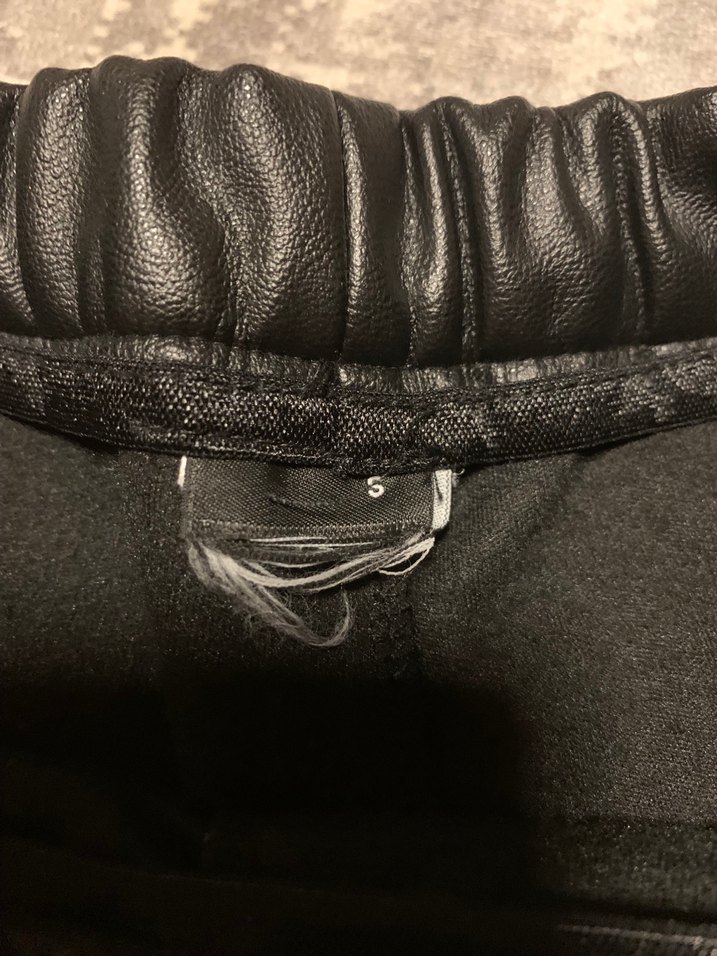 Kadın Siyah Deri Mini Şort - Görsel 3