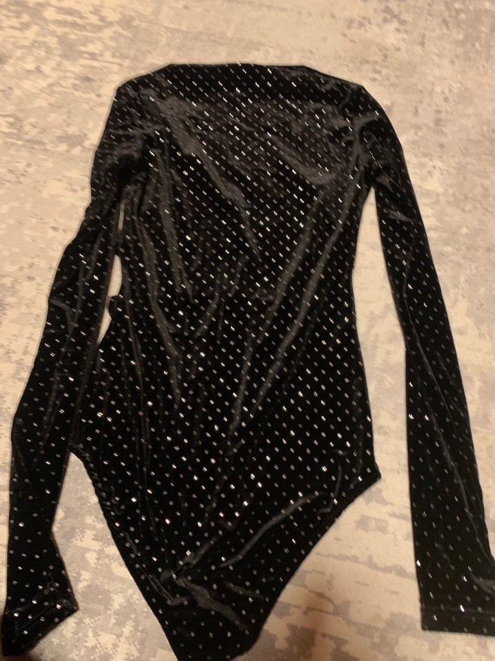 Siyah Puantiyeli Payetli Yüksek Yakalı Bluz - Görsel 5