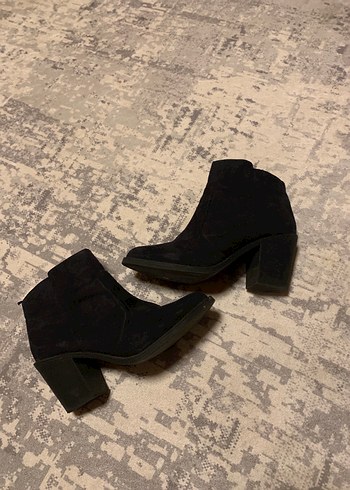 Siyah Süet Tokalı Topuklu Bot - Görsel 3