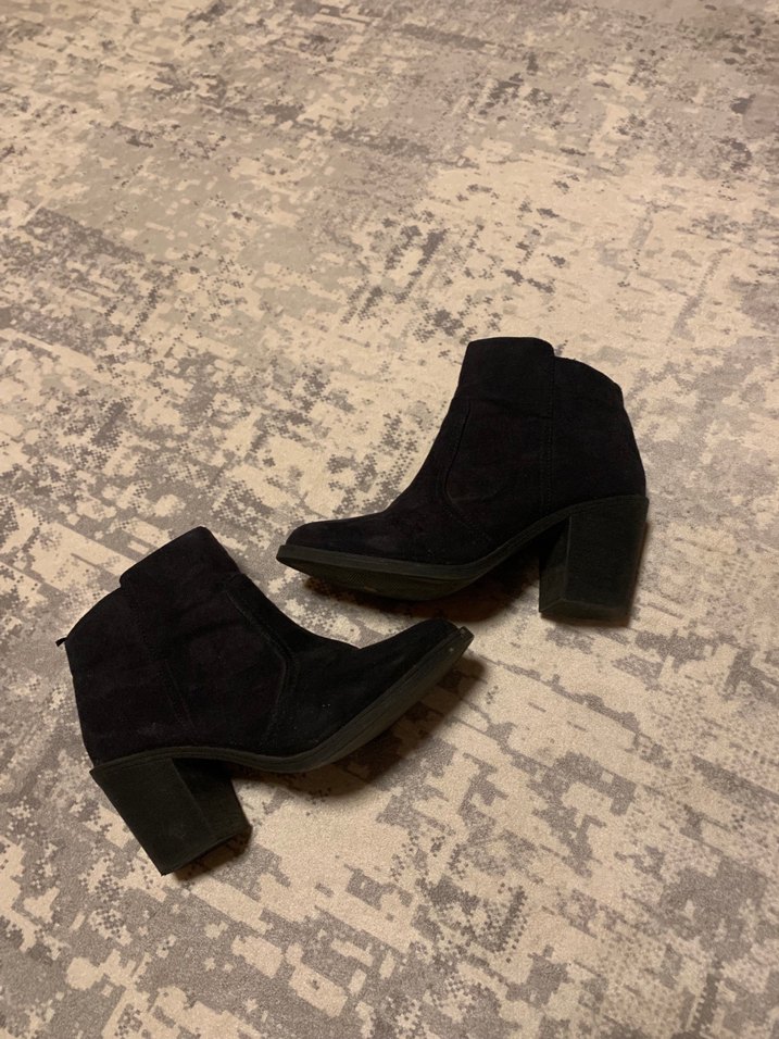 Siyah Süet Tokalı Topuklu Bot - Görsel 3