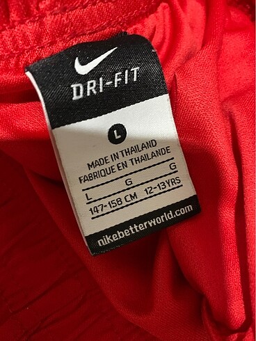 12-13 Yaş Beden kırmızı Renk Nikeee