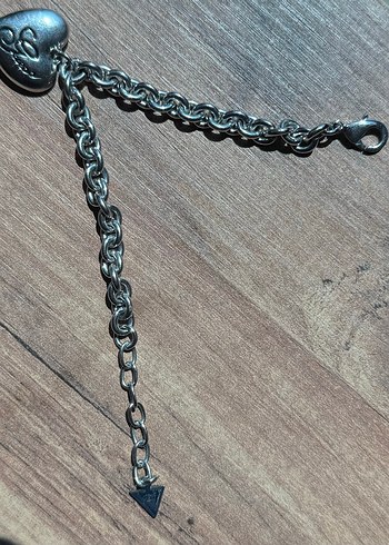 Guess Kalp Detayli Metal Zincir Bileklik