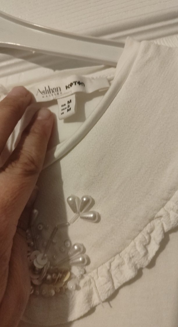 Kızlar için Beyaz Fırfırlı Nakışlı Gömlek - Görsel 2