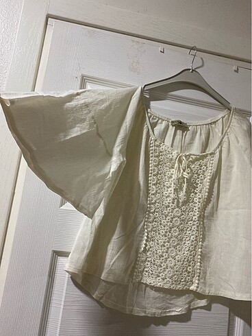 Zara Bluzz