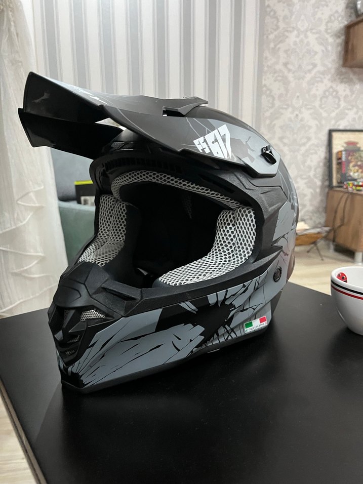 Sway fullface Gri Baskılı Metal Kemerli Motosiklet Kaskı - Görsel 2