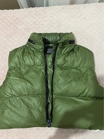 Yeşil crop şişme mont