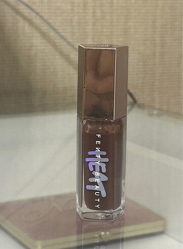 gisou dudak yağı ve fenty hot cherry