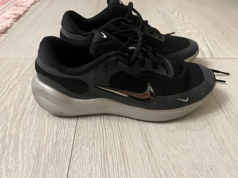 Nike kız çocuk 34 numara spor ayakkabı - Görsel 2