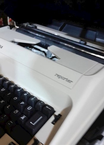 Elektrikli&çantalı daktilo az kullanılmıştır - Görsel 3