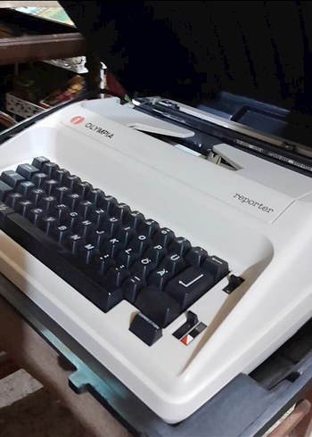 Elektrikli&çantalı daktilo az kullanılmıştır - Görsel 2