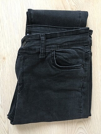 33 beden jean- kot pantolon hiç kullanılmadı.