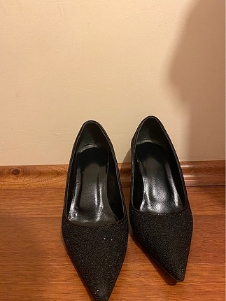 Siyah parlak stiletto