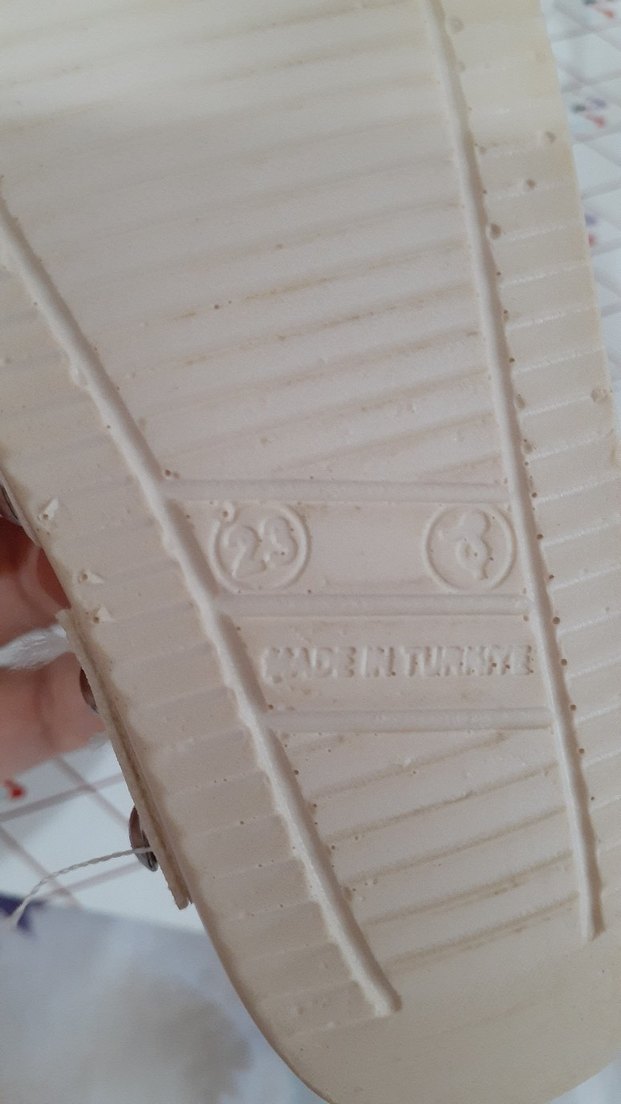 Kız Çocuk Beyaz Pul Detaylı sandalet - Görsel 2